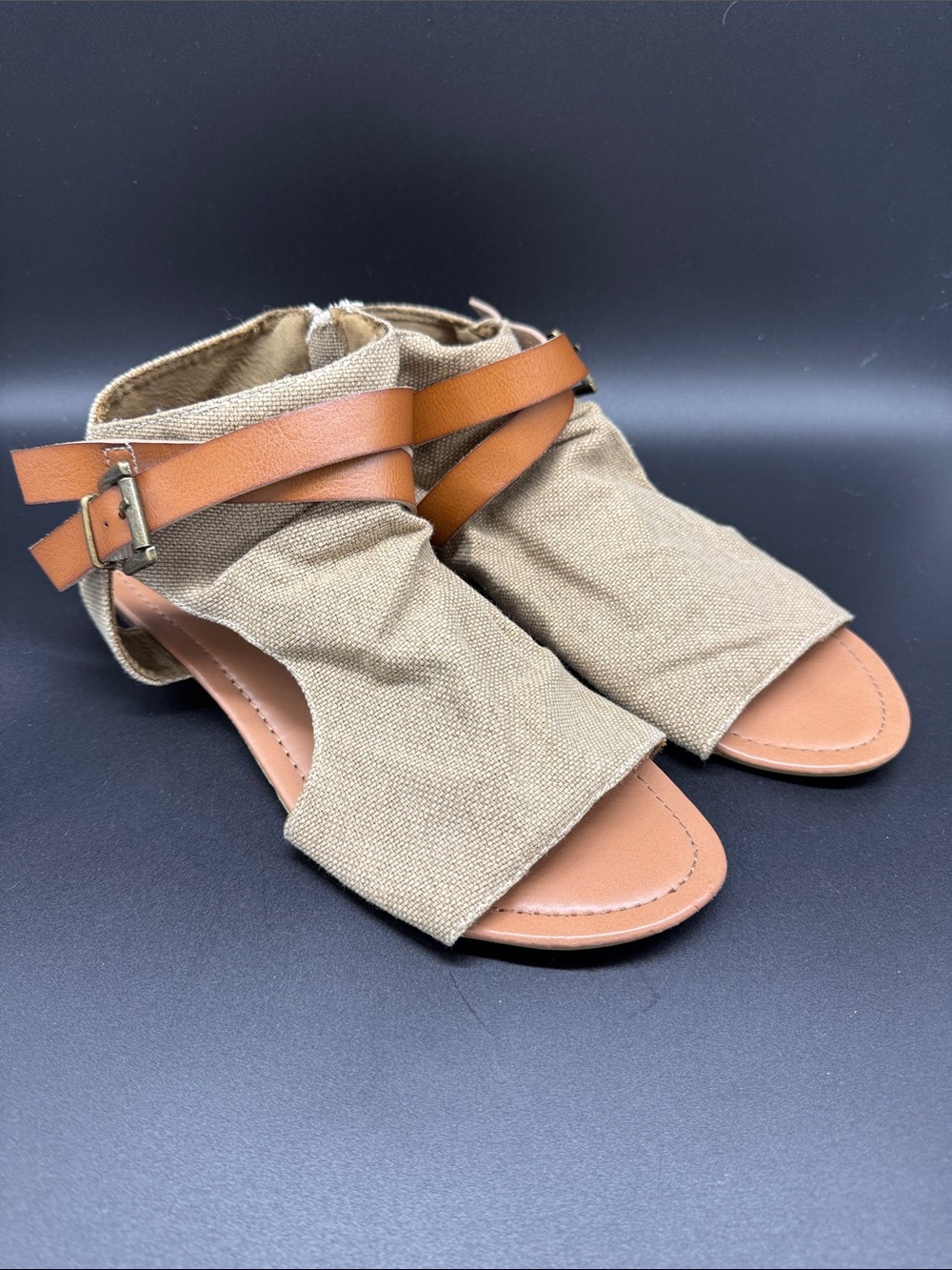 Pierre Dumas Khaki Canvas Open-Toe Sandals with Tan Straps Sz 9